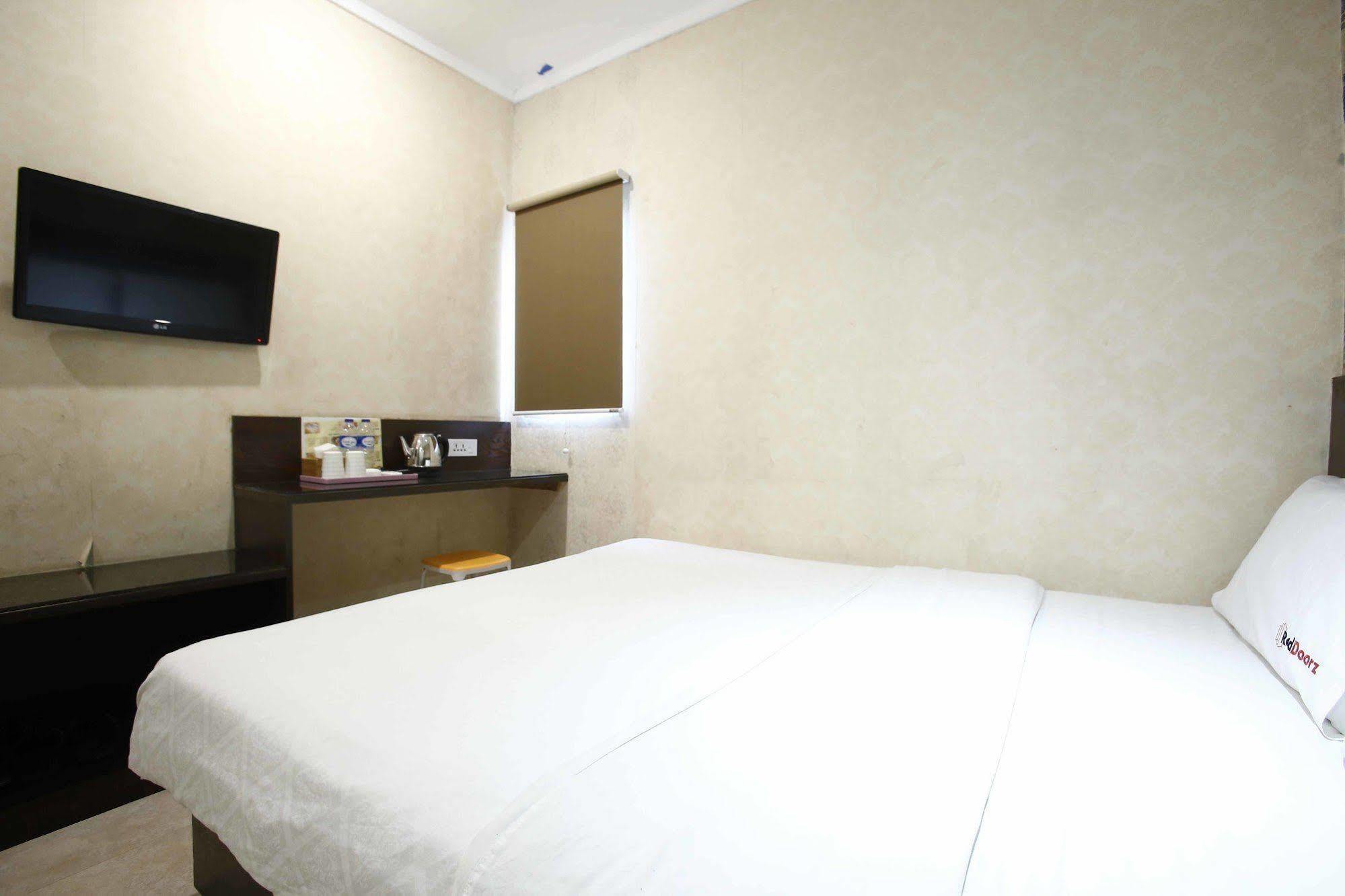 Reddoorz @ Gajah Mada Jacarta Exterior foto